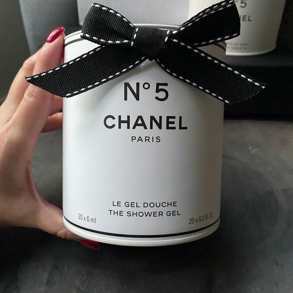 Chanel - Picture 2 of 8